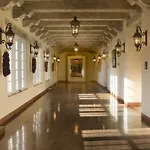 Hilton Historic Plaza 4*
