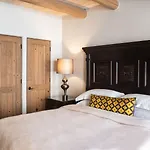 Hilton Historic Plaza Hotel