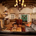 Hilton Historic Plaza 4*