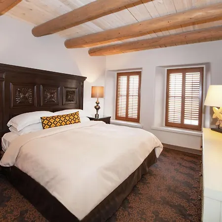 Hilton Historic Plaza 4*