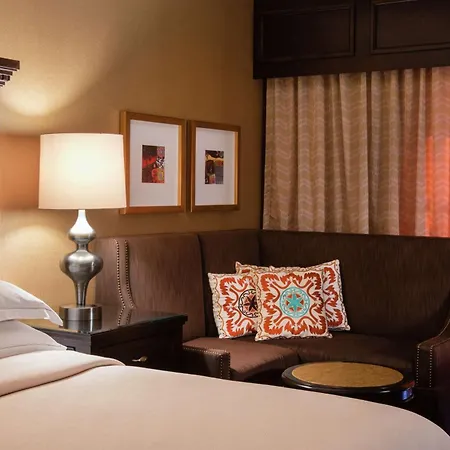 Hilton Historic Plaza 4*