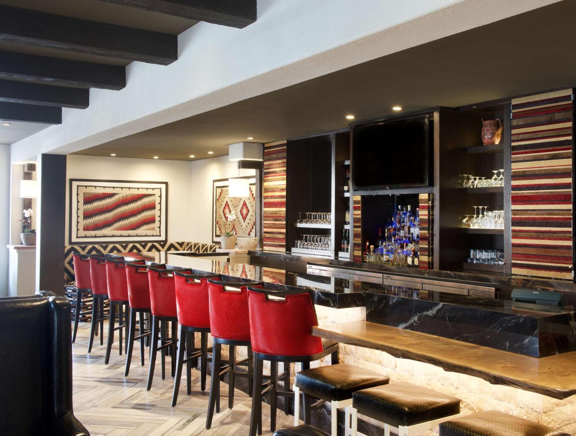 Hilton Historic Plaza 4*