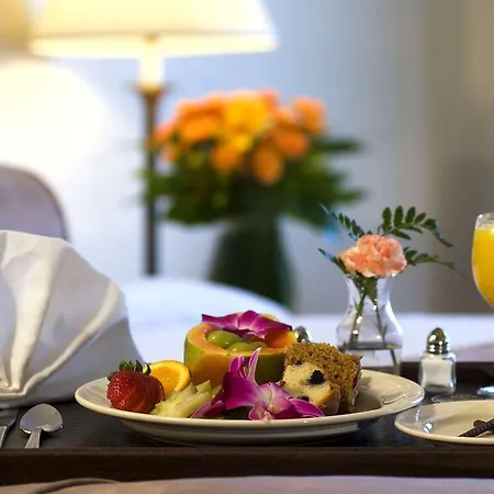 Hilton Historic Plaza Hotel 4*