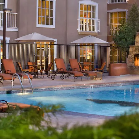 Hilton Historic Plaza Hotel