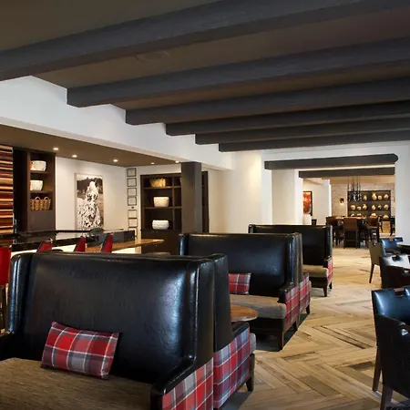 Hotel Hilton Historic Plaza 4*