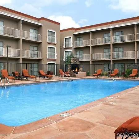 Hilton Historic Plaza Hotel