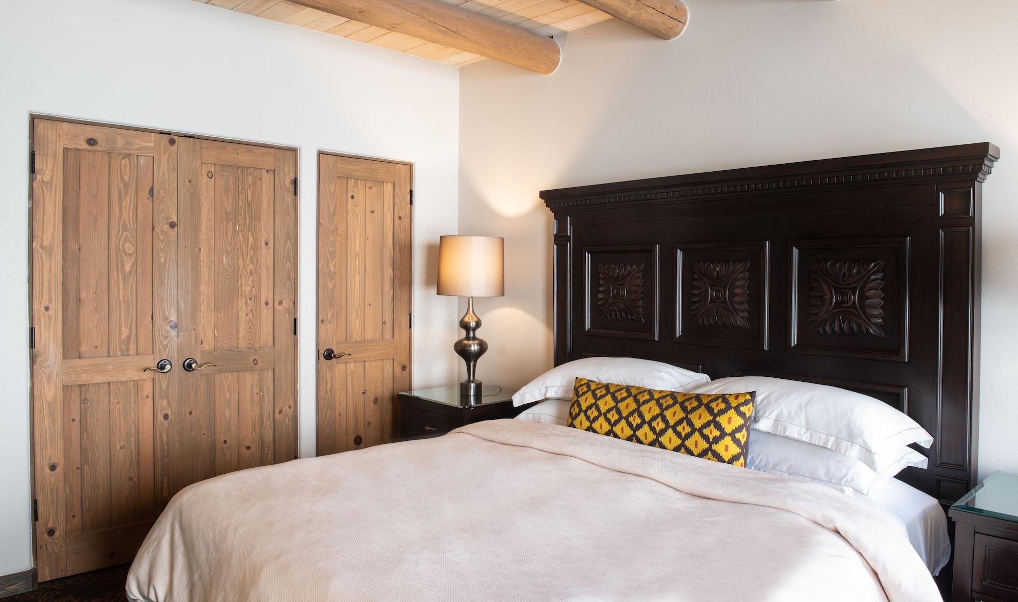 Hilton Historic Plaza Hotel