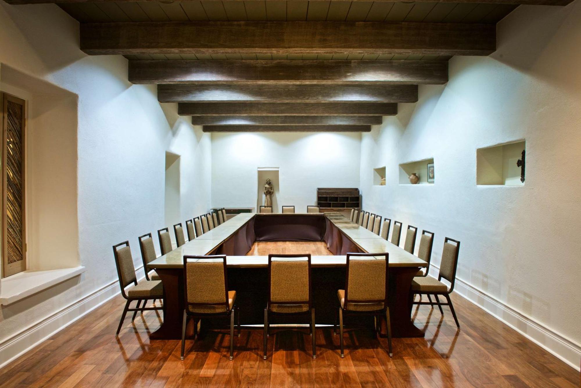 Hilton Historic Plaza Hotel 4*