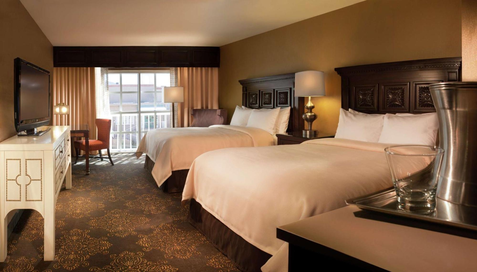 Hilton Historic Plaza 4*