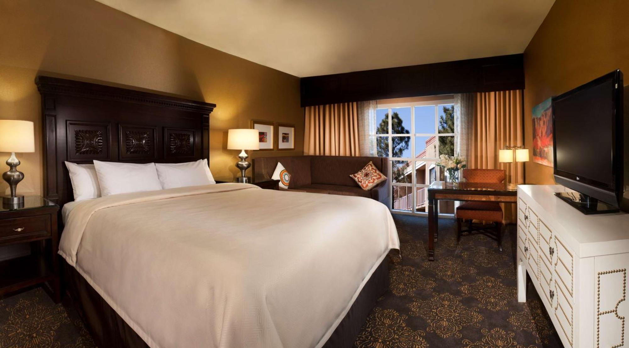 Hotel Hilton Historic Plaza 4*