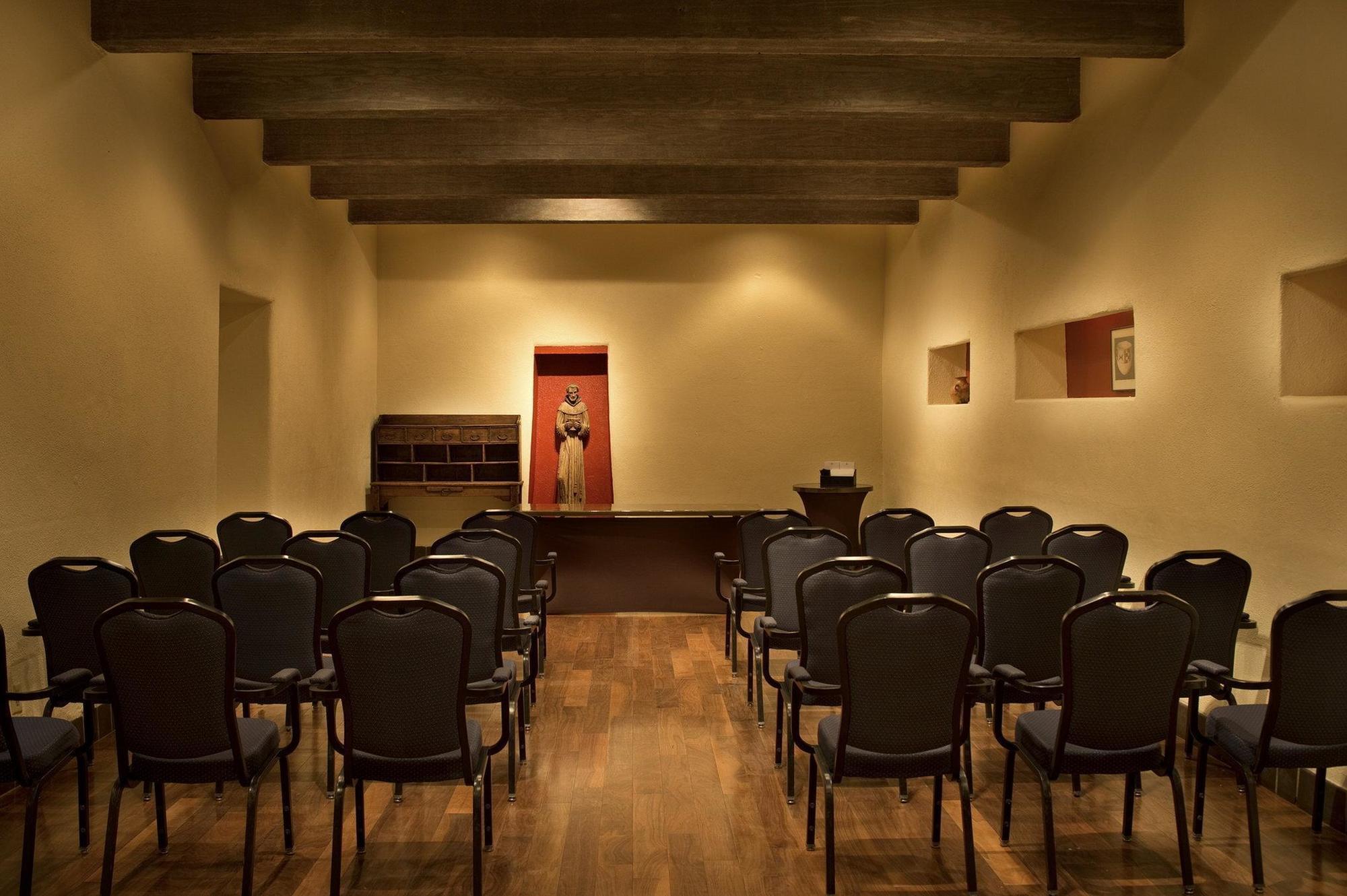 Hotel Hilton Historic Plaza 4*