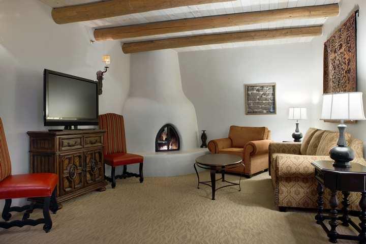 Hilton Historic Plaza Hotel