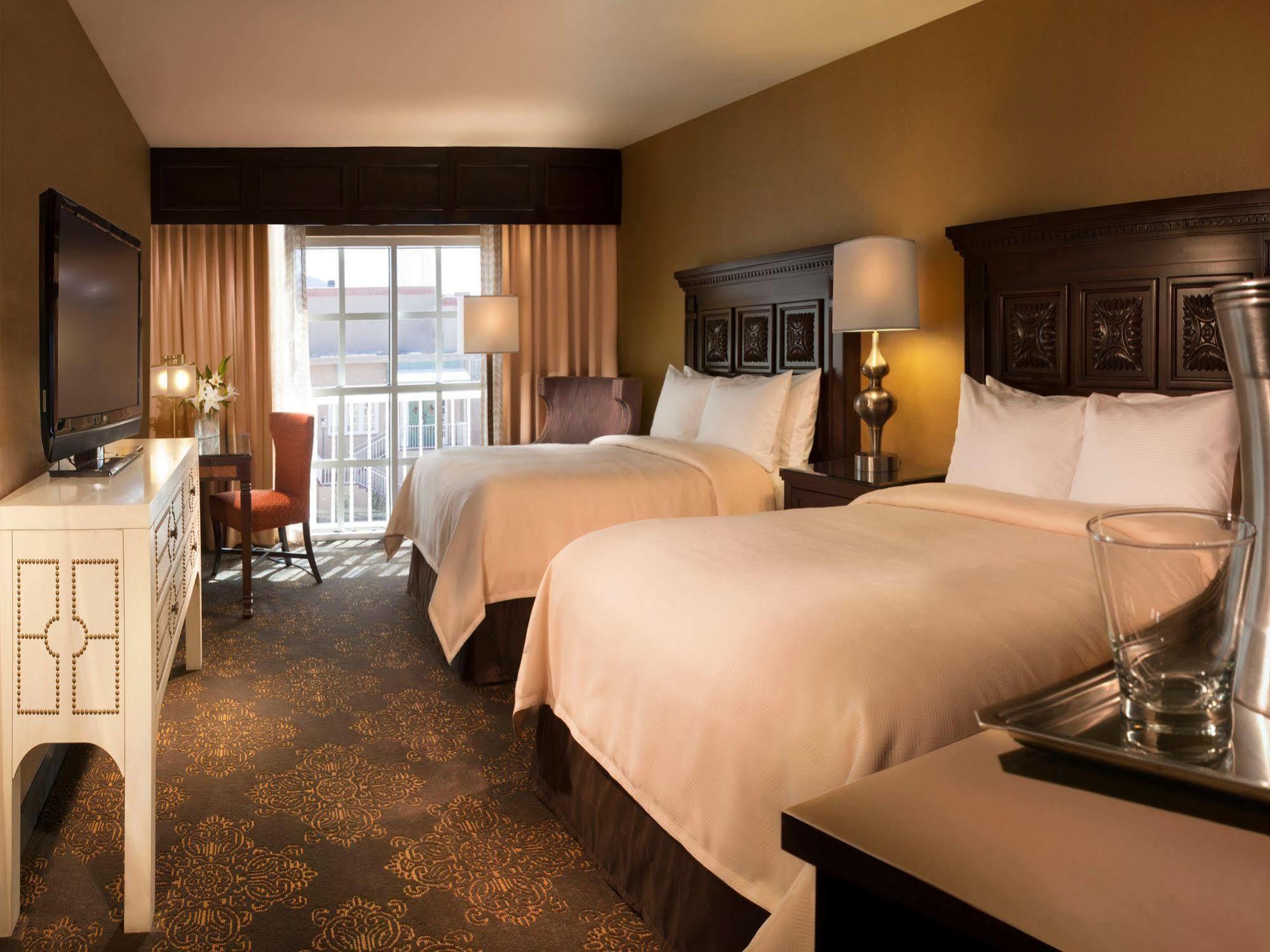 Hotel Hilton Historic Plaza 4*